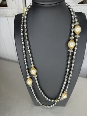 Vintage Large White Faux Pearls & Black Pearl Gold Hollywood Necklace Jewelry